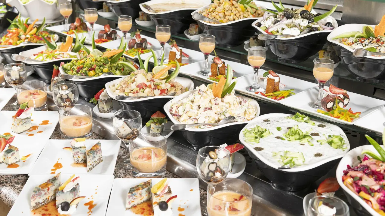 الفندق ثري كورنرز فيروز بلازا بيتش - مرسى علم